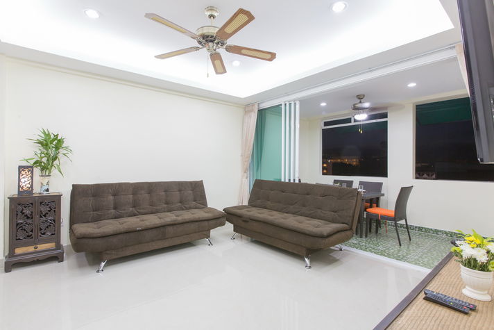 1 Bedroom Apt City View for 8