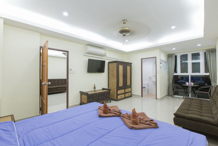1 Bedroom Apt City View for 8