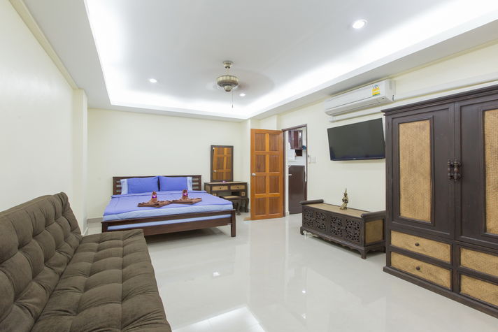 1 Bedroom Apt City View for 8