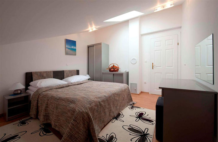 02_Bedroom with double bed