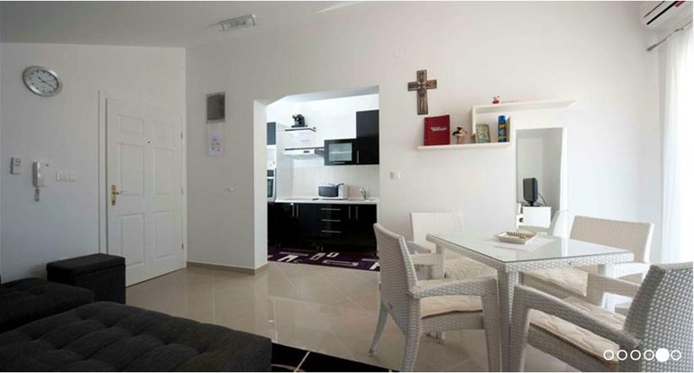 04_Dining table