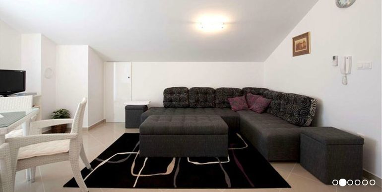 01_Sofa in living room