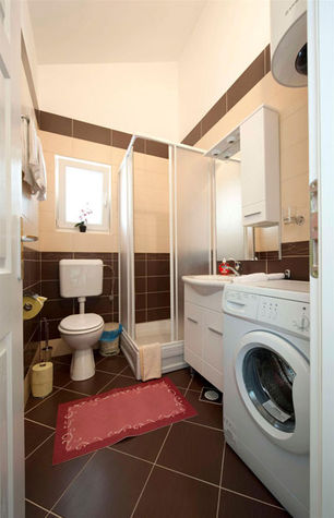 09_Bathroom with shower