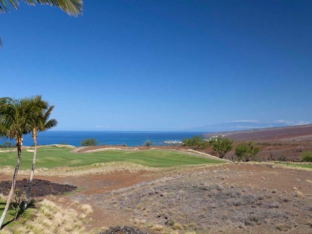 View of the Pacific and Maui from your Lanai