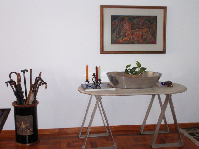 Aparador na entrada do apto. (Apartment entrance)