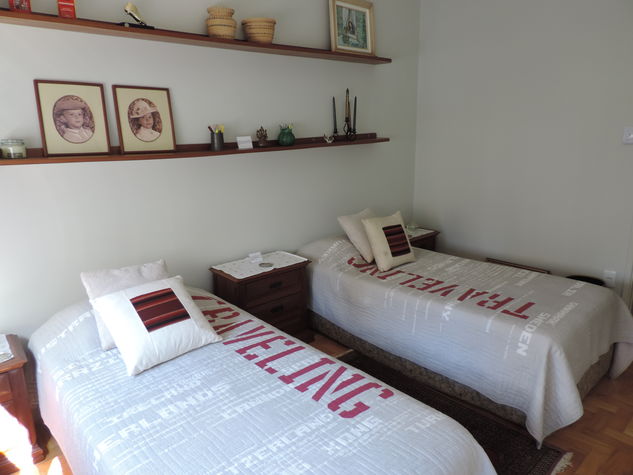 Two twin beds in this room 