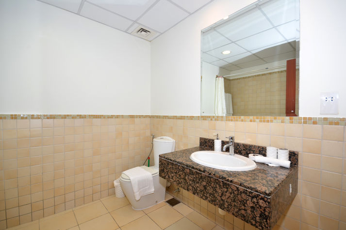BATHROOM 1