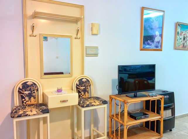 Flat screen HDTV and satellite cable