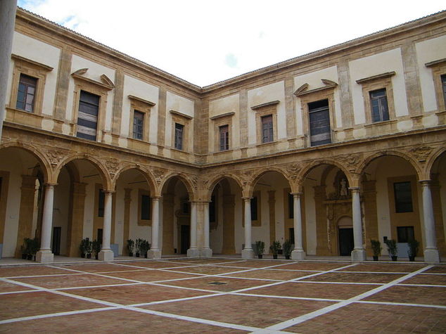 Collegio dei Gesuiti - 3 minutes walking from the property