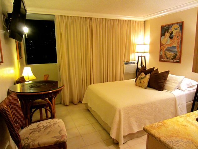 Complete with Cable lcd T.V., Free Wifi, AC, and Luxury Count Linens