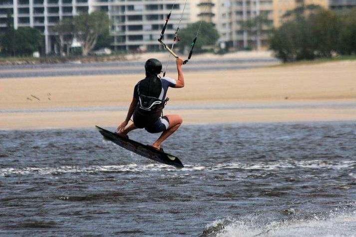 Kitesurfing Bulcock Beach