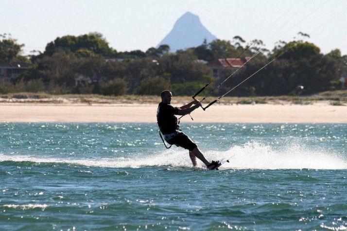 Kitesurfing Bulcock Beach