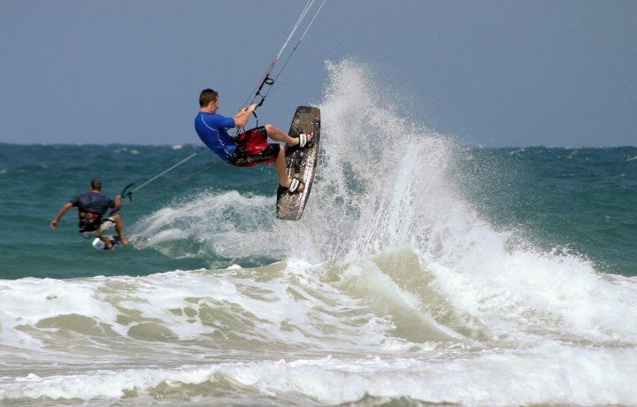 Kitesurfing Bulcock Beach