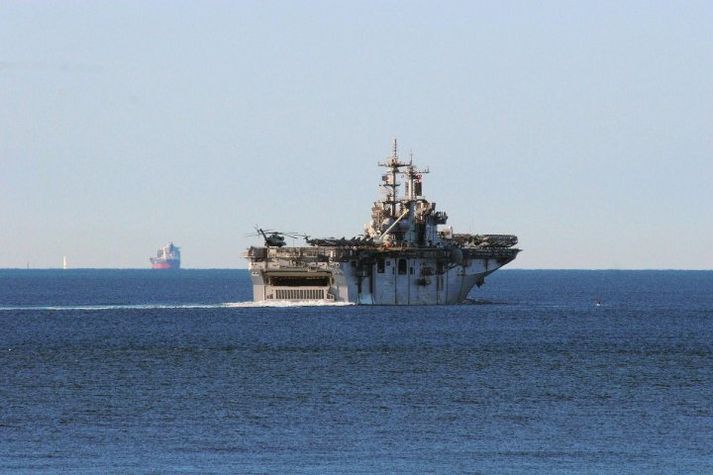 US aircgraft carrier heading to Brisbane