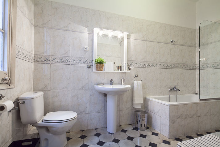 Main Bathroom