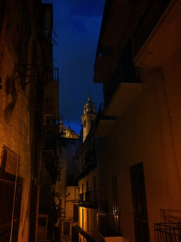 Campanile della Chiesa di san Domenico di notte visto dal balcone