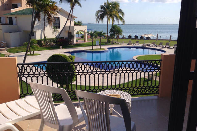Enjoy the sunset while sitting on the balcony. 