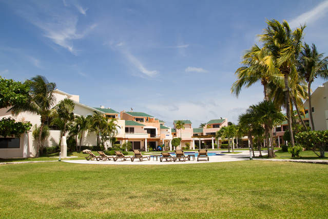 Tanning areas, and green areas in front of the house. 