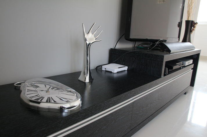 Big screen TV, Wireless internet, Cable TV, Surround sound