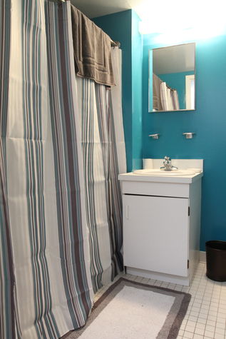 Cozy clean bathroom