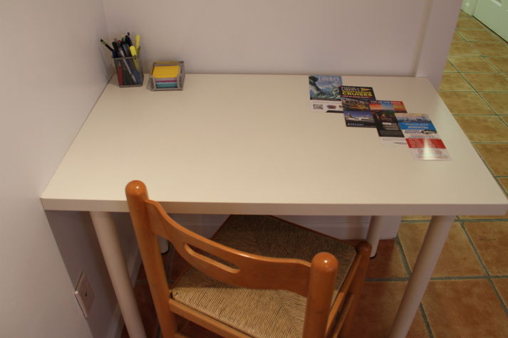 A cute work space for you to use
