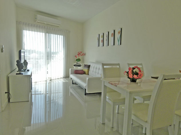 Livingroom and Dining Table