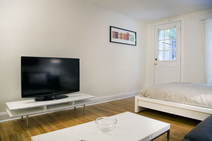 Flat Screen TV with 300 Cable Channels