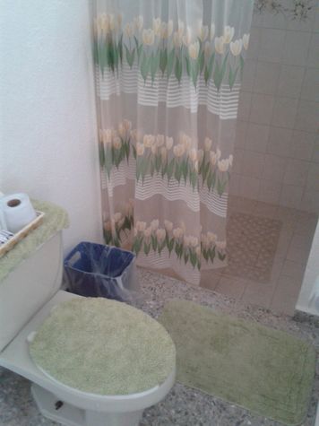 Regadera con agua fria y caliente.