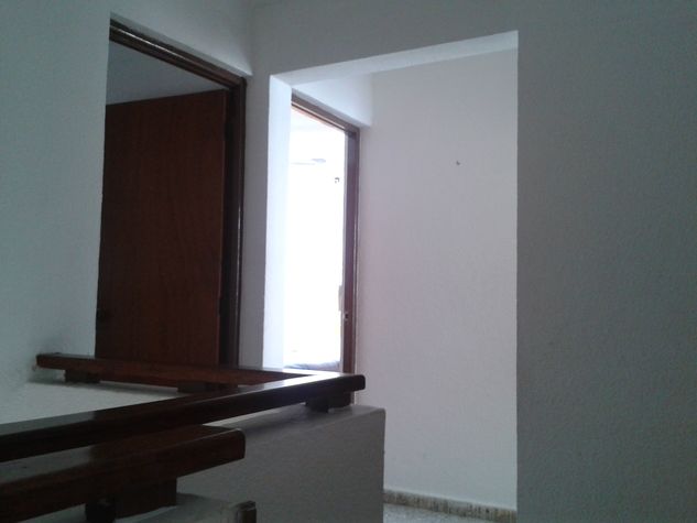 3 cuartos independientes en la segunda planta.