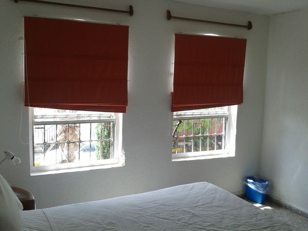 Ventanas y cortinas cuarto 1.