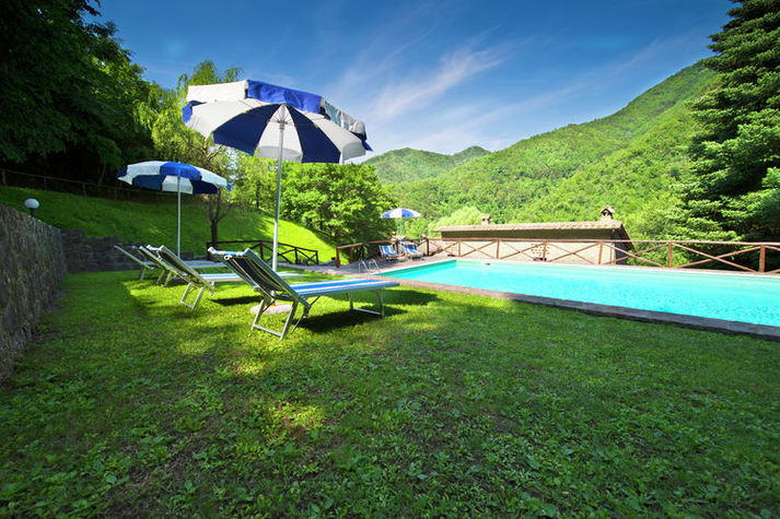 PoolOfHouse