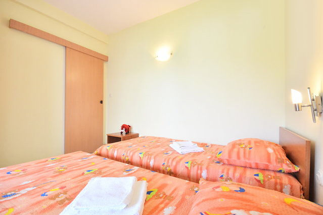 Bedroom with two single beds