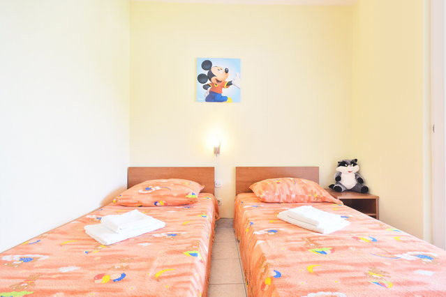 Single Bed Bedroom 
