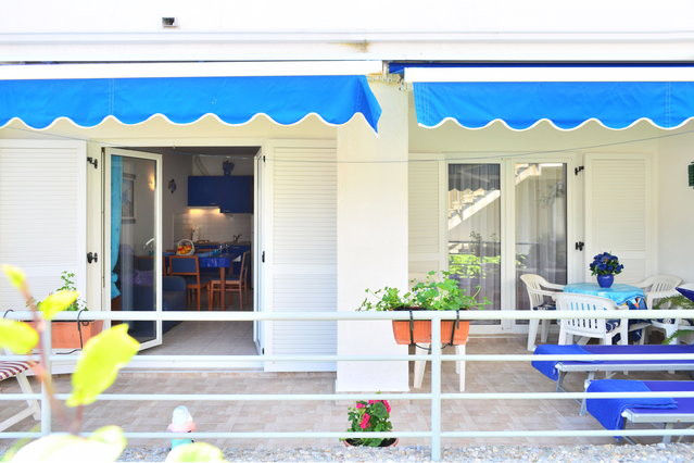 Terrace with Sun-beds