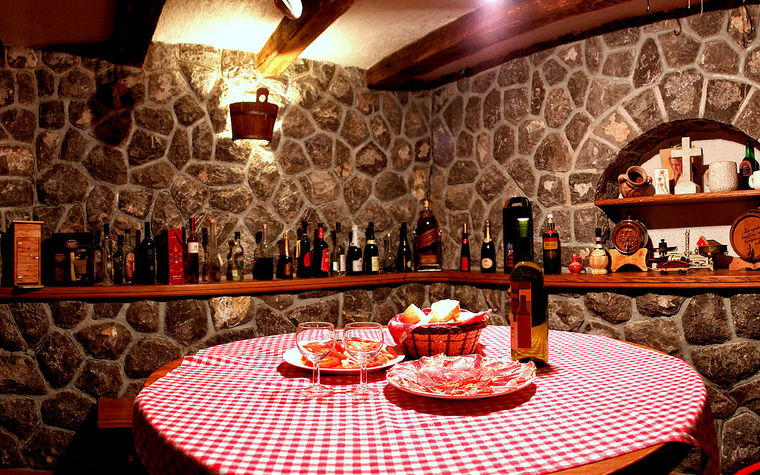 Beni Family Tavern