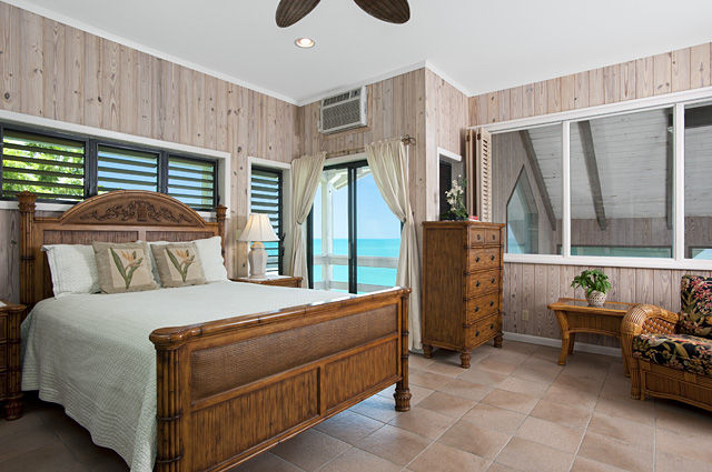 Queen Palm Suite