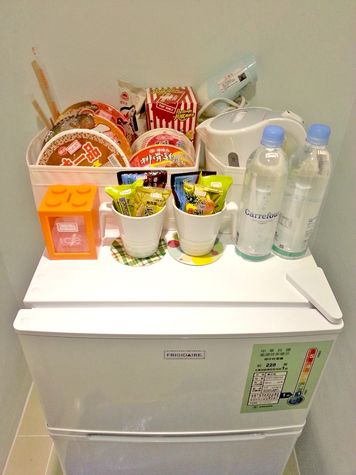 Tableware & Free Coffee & Snacks(餐具&免費咖啡、點心、水)