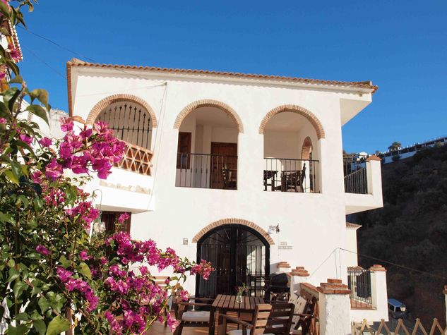 Side facade of house