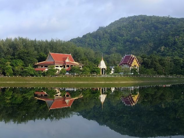 Neighbourhood - Nai Harn Lake
