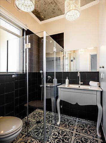 The Master bedroom's bathroom
The Master bedroom's bathroom