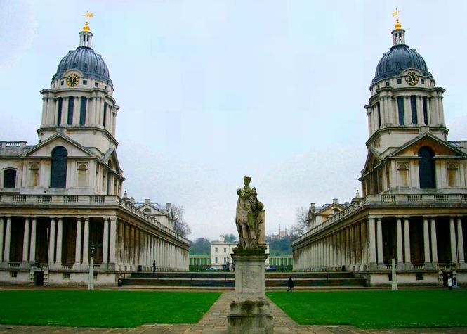 From the flat you can walk to the Royal Observatory in Greenwich - the location of the prime meridian!!