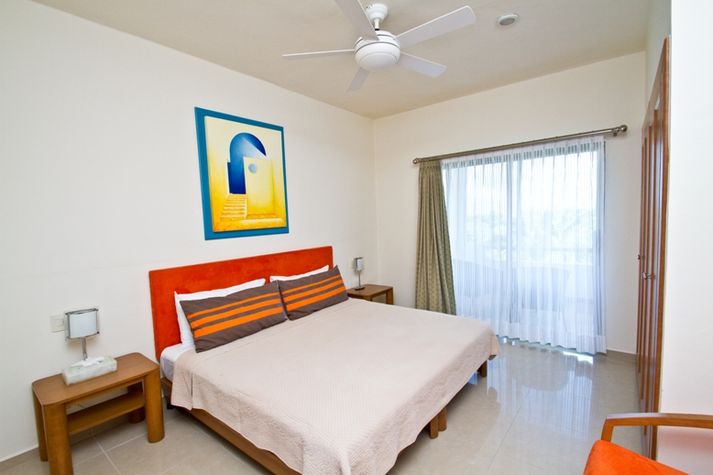 Master suite with king size bed and bathroom
Master suite with king size bed and bathroom