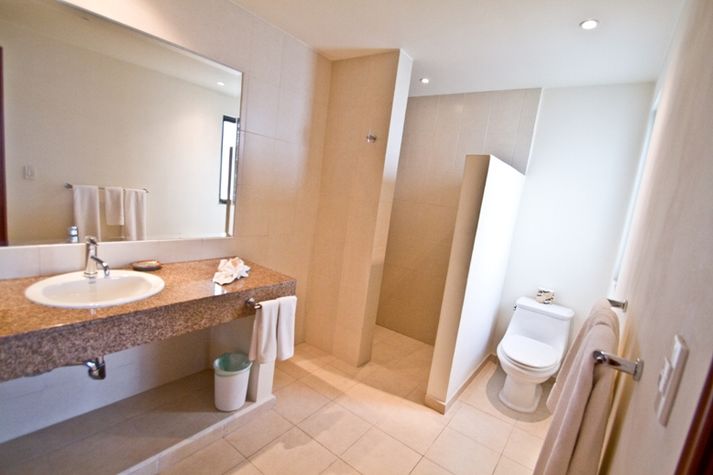 Bathroom
Bathroom