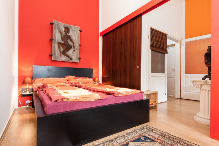the 2nd bedroom with open door