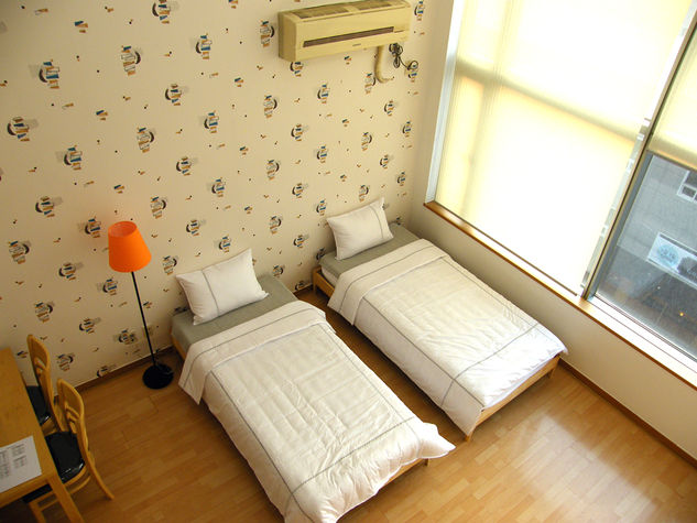 2 single beds on lower floor