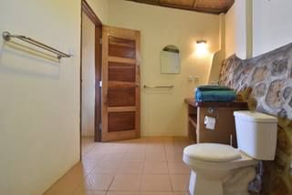 big room villa bathroom