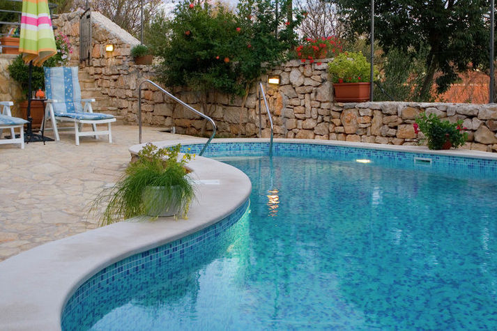 PoolOfHouse