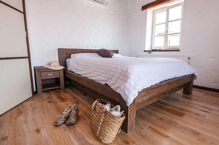 En suite master bedroom.
