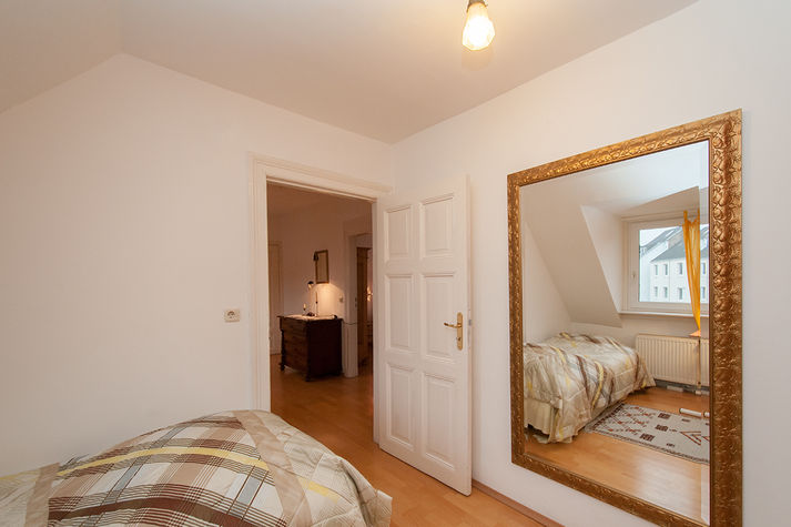 bedroom II (single bed)