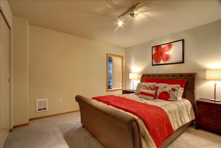 Bedroom
Bedroom